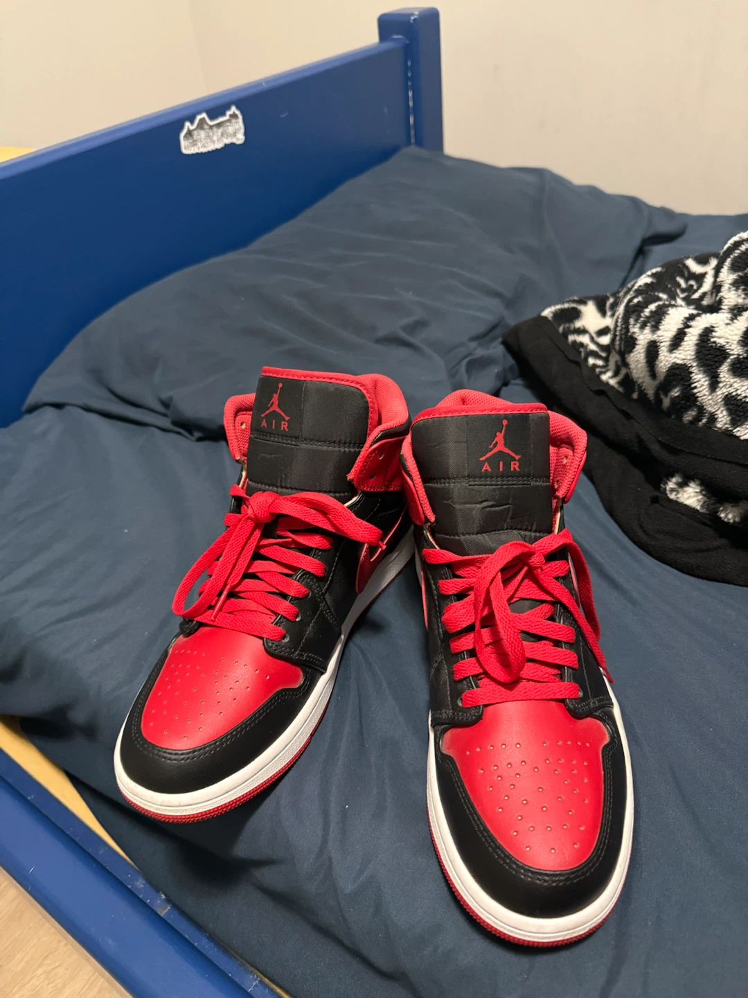 Air Jordan 1 Mid Sneakers Red/Black