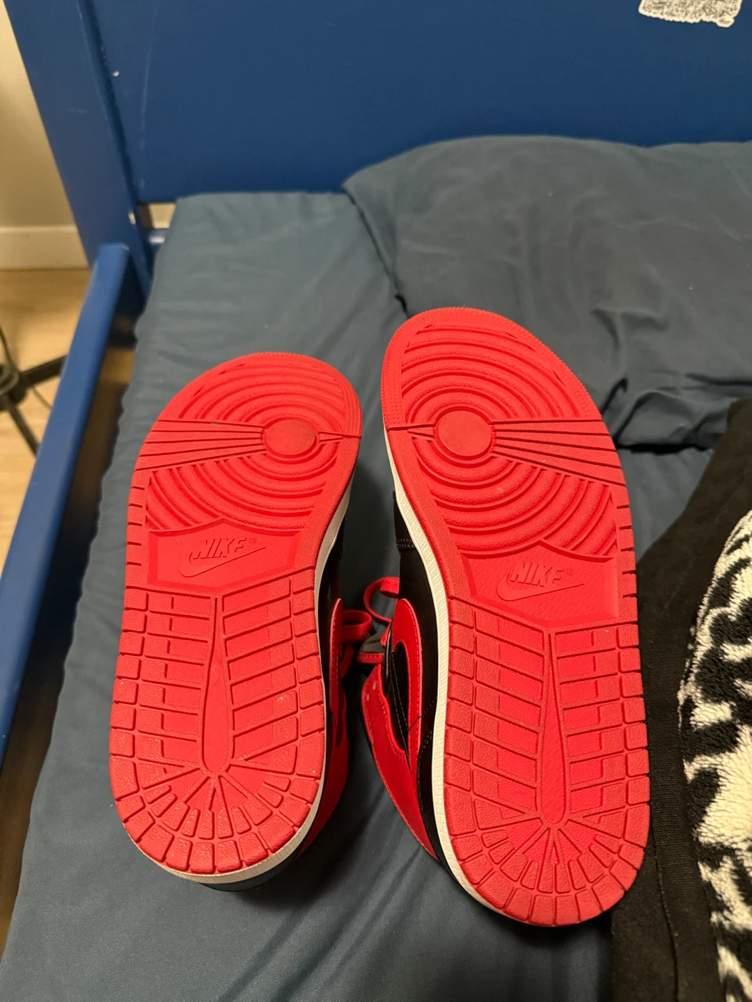 Air Jordan 1 Mid Sneakers Red/Black - photo 3