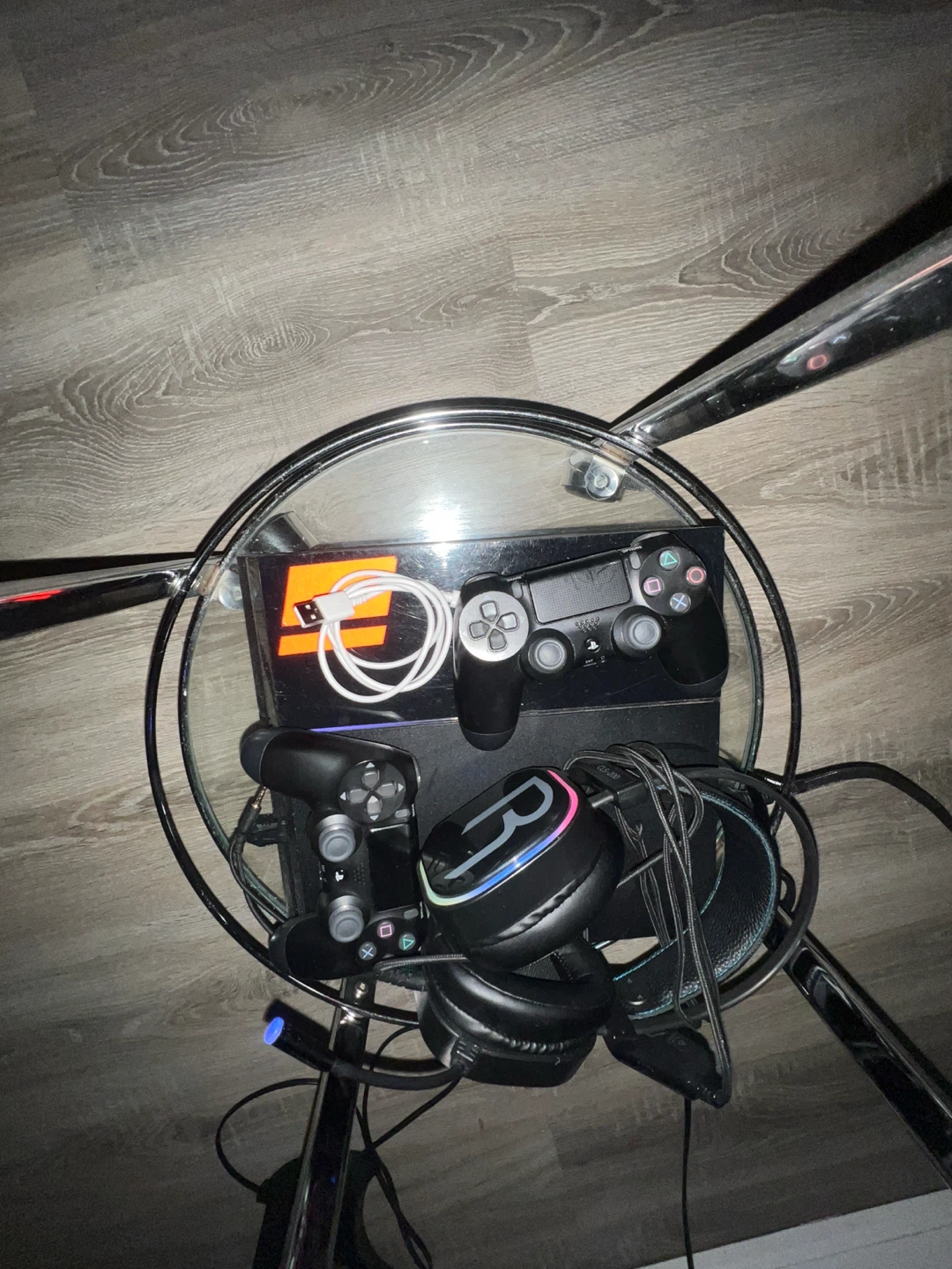 PS4 with 2 controller,charger, headphone, comes with all cables