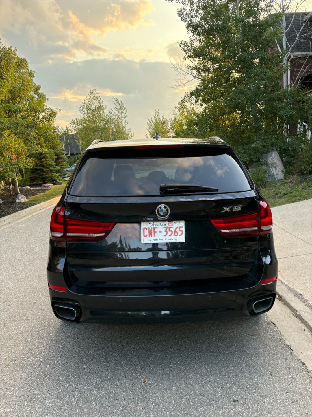 2014 BMW X5 with M Pkg | 7 Pass | Warranty Until June 2028 - photo 2