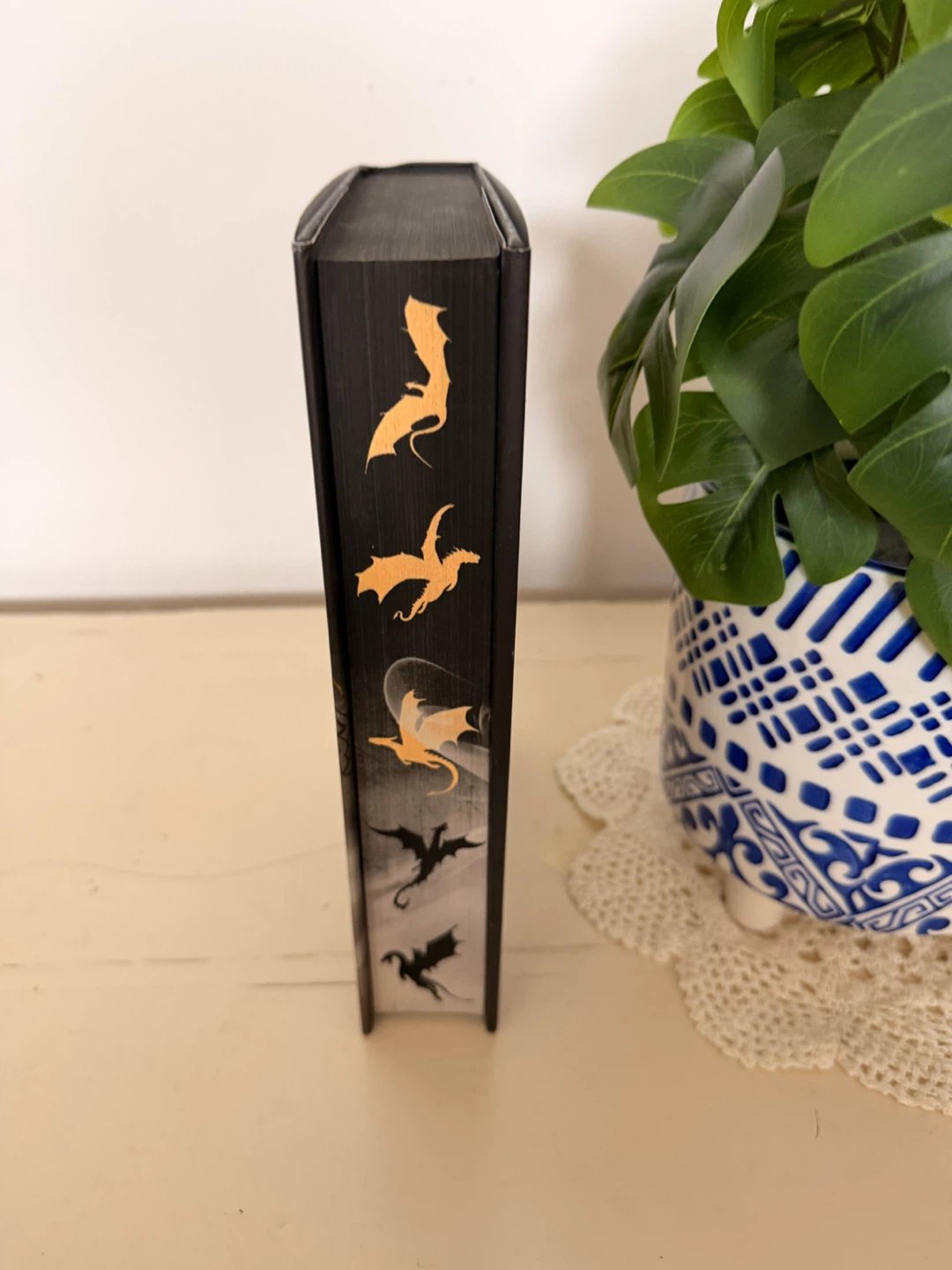 Brand New Deluxe Edition Onyx Storm by Rebecca Yarros - photo 5