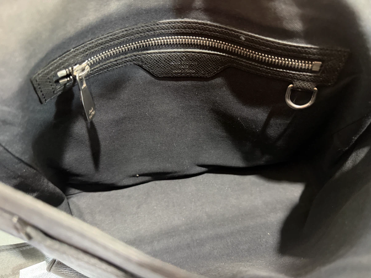 Authentic Louis Vuitton Taiga Messenger Bag - photo 4