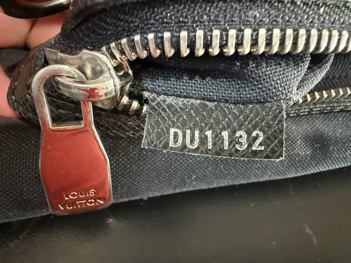 Authentic Louis Vuitton Taiga Messenger Bag - photo 5
