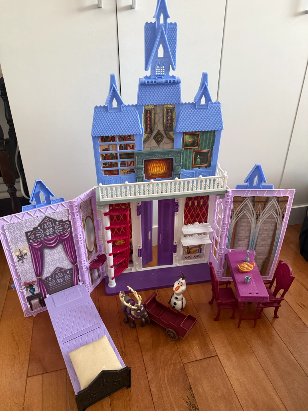 Disney Frozen Elsa's Ice Castle Playset with Accessories - photo 3