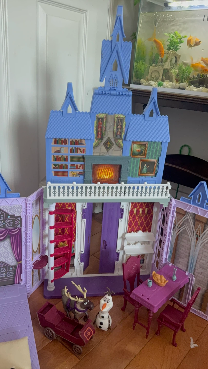 Disney Frozen Elsa's Ice Castle Playset with Accessories - photo 4