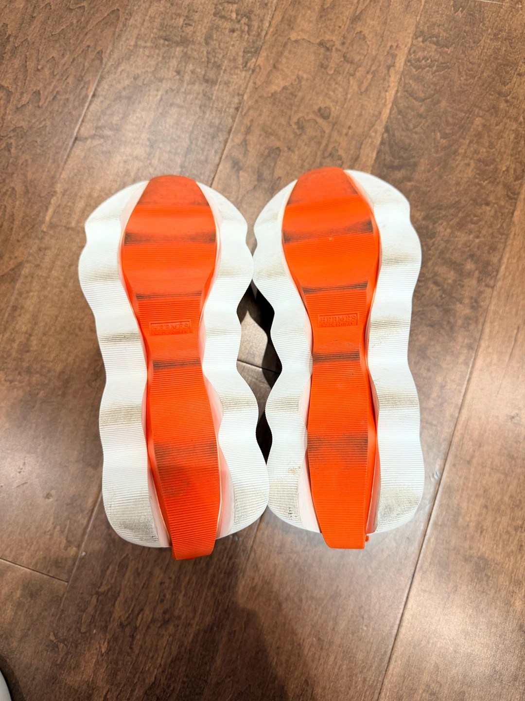 100% Authentic- Hermès White Leather Sneakers - photo 4
