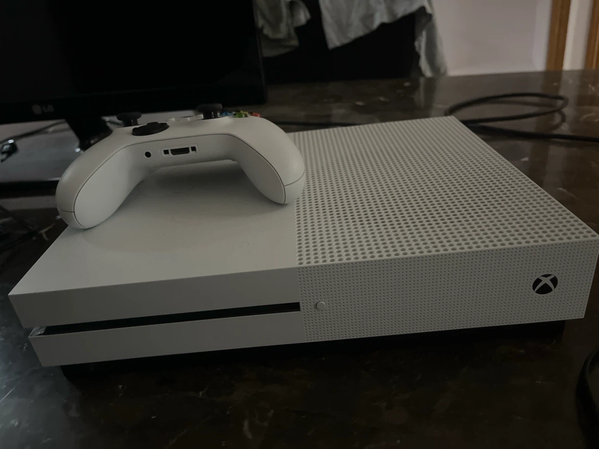 White Xbox One S Console with Controller - photo 2