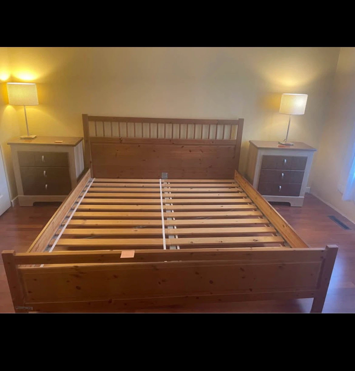 King frame 2nightstands 2lamps READ THE DESCRIPTION BELOW