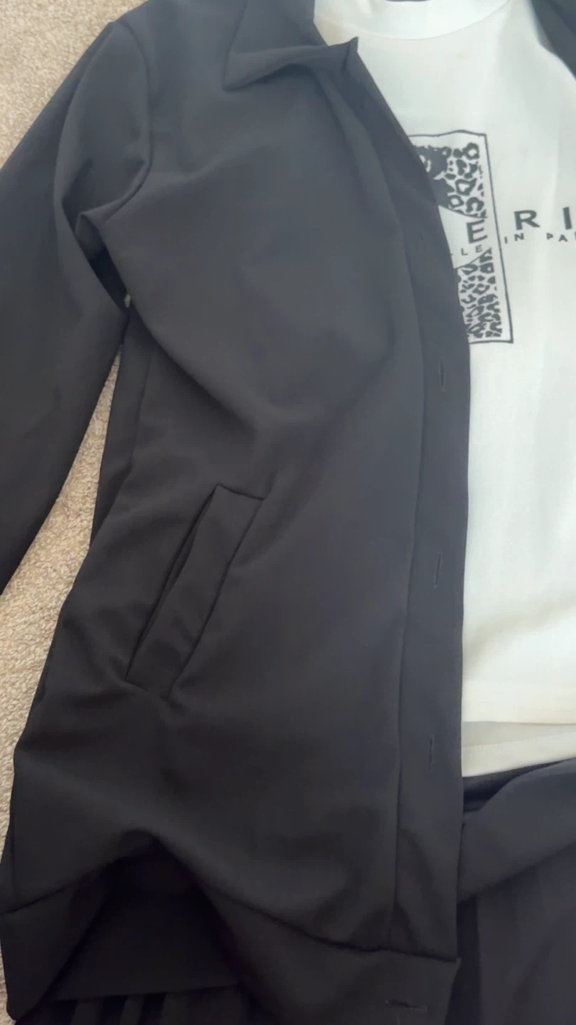 Black Pleated Skirt and Graphic T-Shirt Set - photo 3