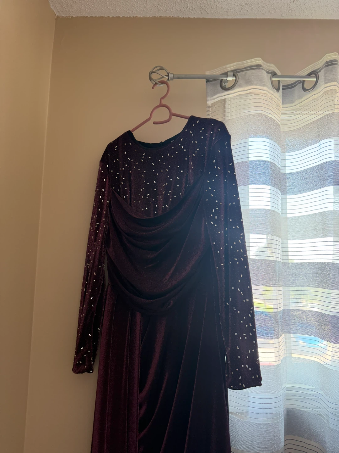 Sparkly Burgundy Velvet Gown - photo 2
