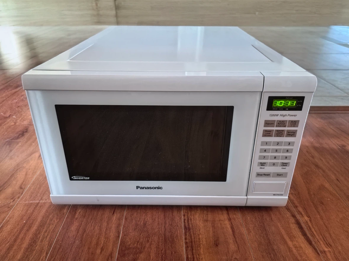 Panasonic NN-ST632W 1200W Inverter Microwave – Great condition