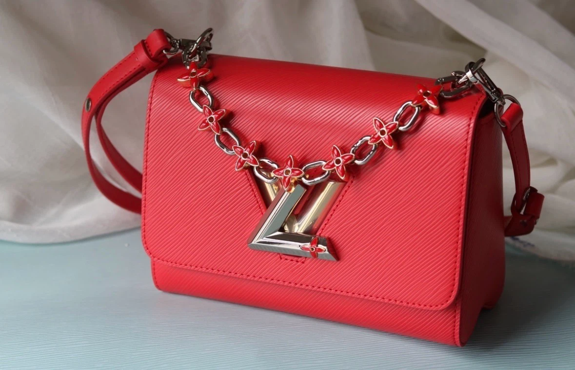 Louis Vuitton Twist MM Epi Leather Shoulder Bag - Red