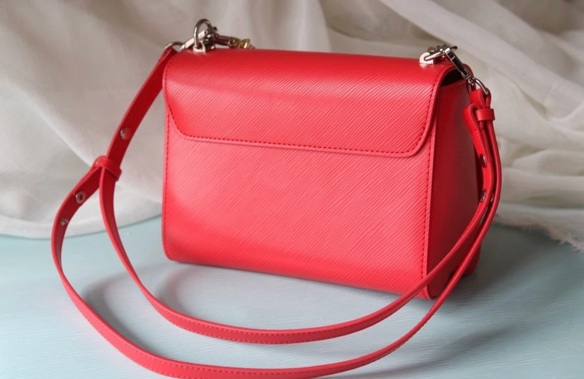 Louis Vuitton Twist MM Epi Leather Shoulder Bag - Red - photo 2