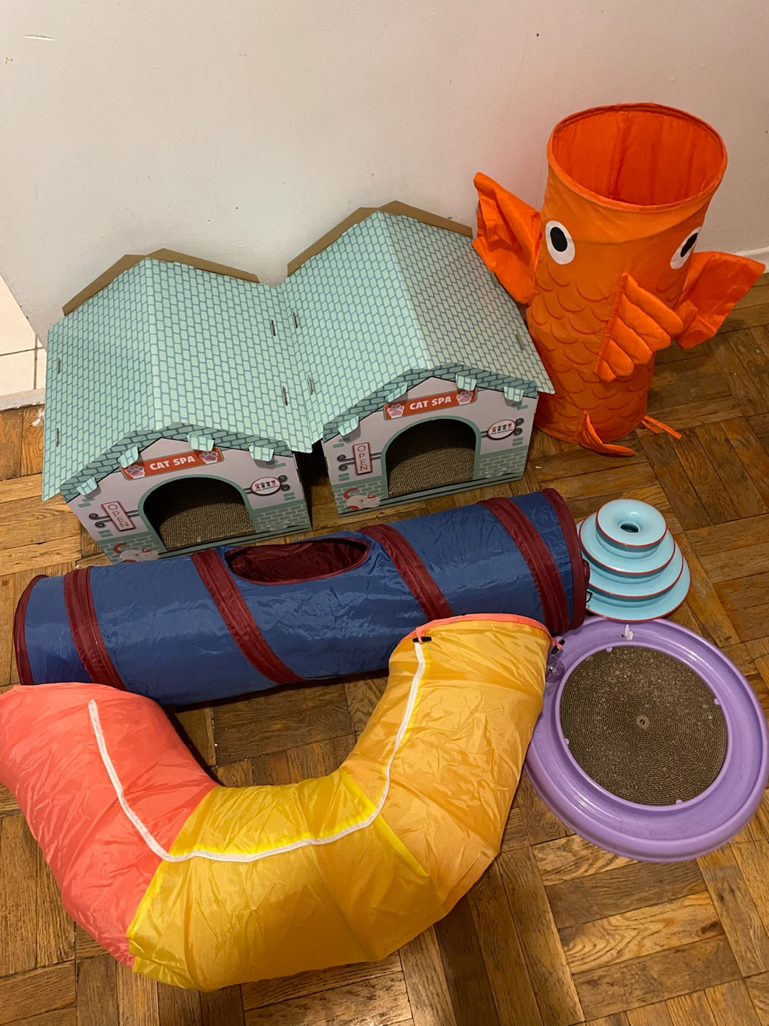 Cat Scratcher Houses, Ball Tracks & Tunnels Lot