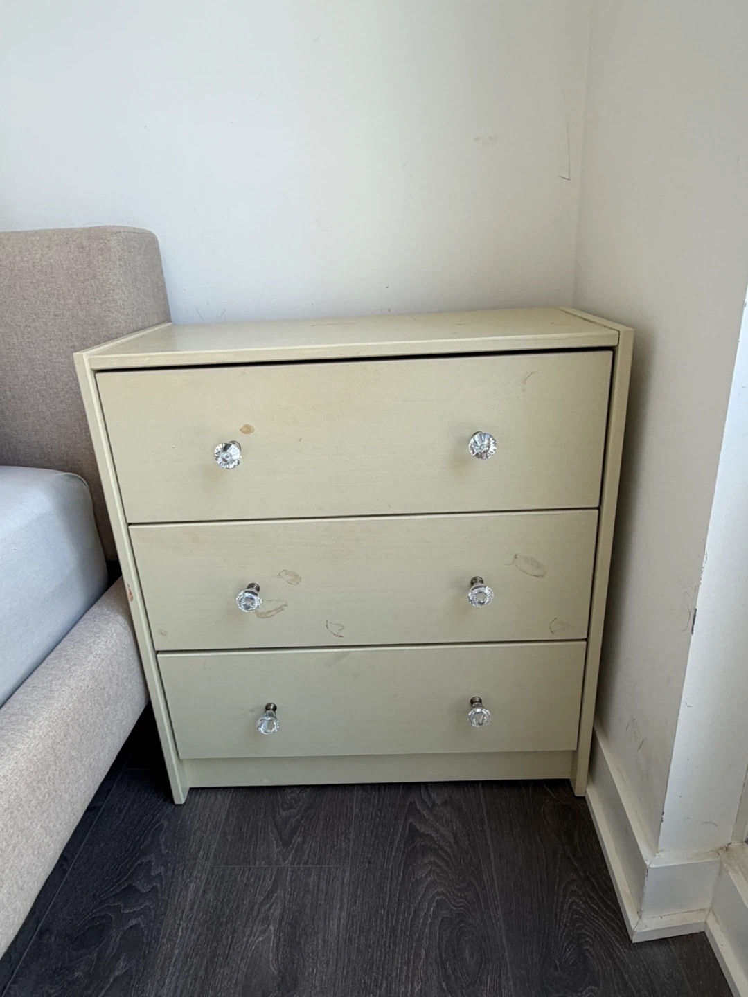 Light Yellow 3-Drawer Dresser