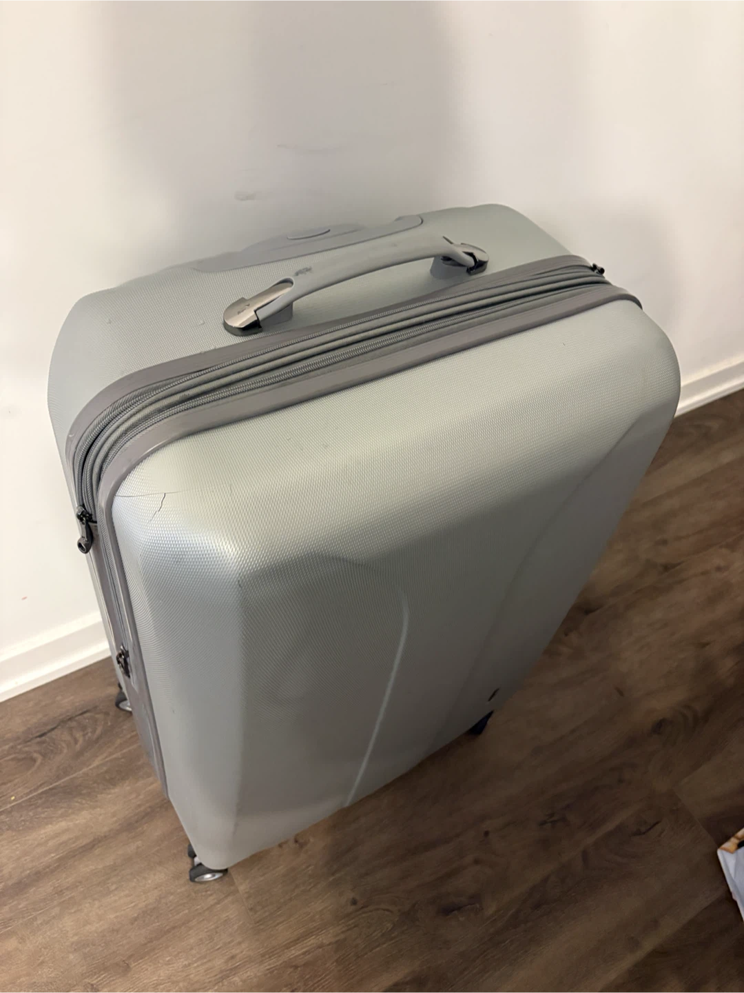 *FREE !* Samsonite Grey Hardside Spinner Luggage