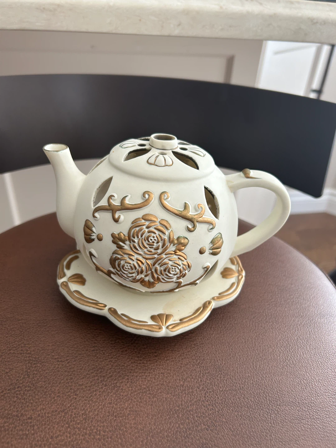 UNIQUE TEALIGHT CANDLE HOLDER (SEE LISTING)