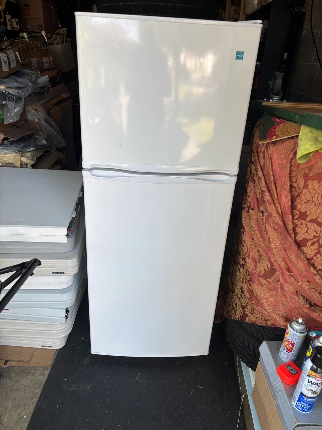 White Top Freezer Refrigerator size 59x24