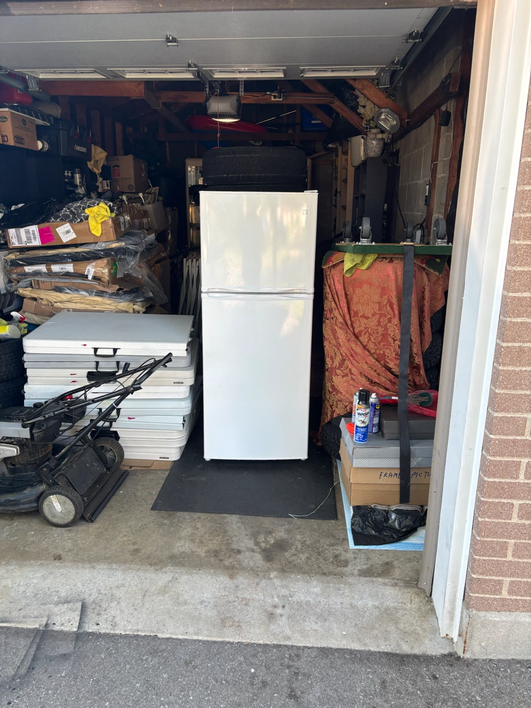 White Top Freezer Refrigerator size 59x24 - photo 4
