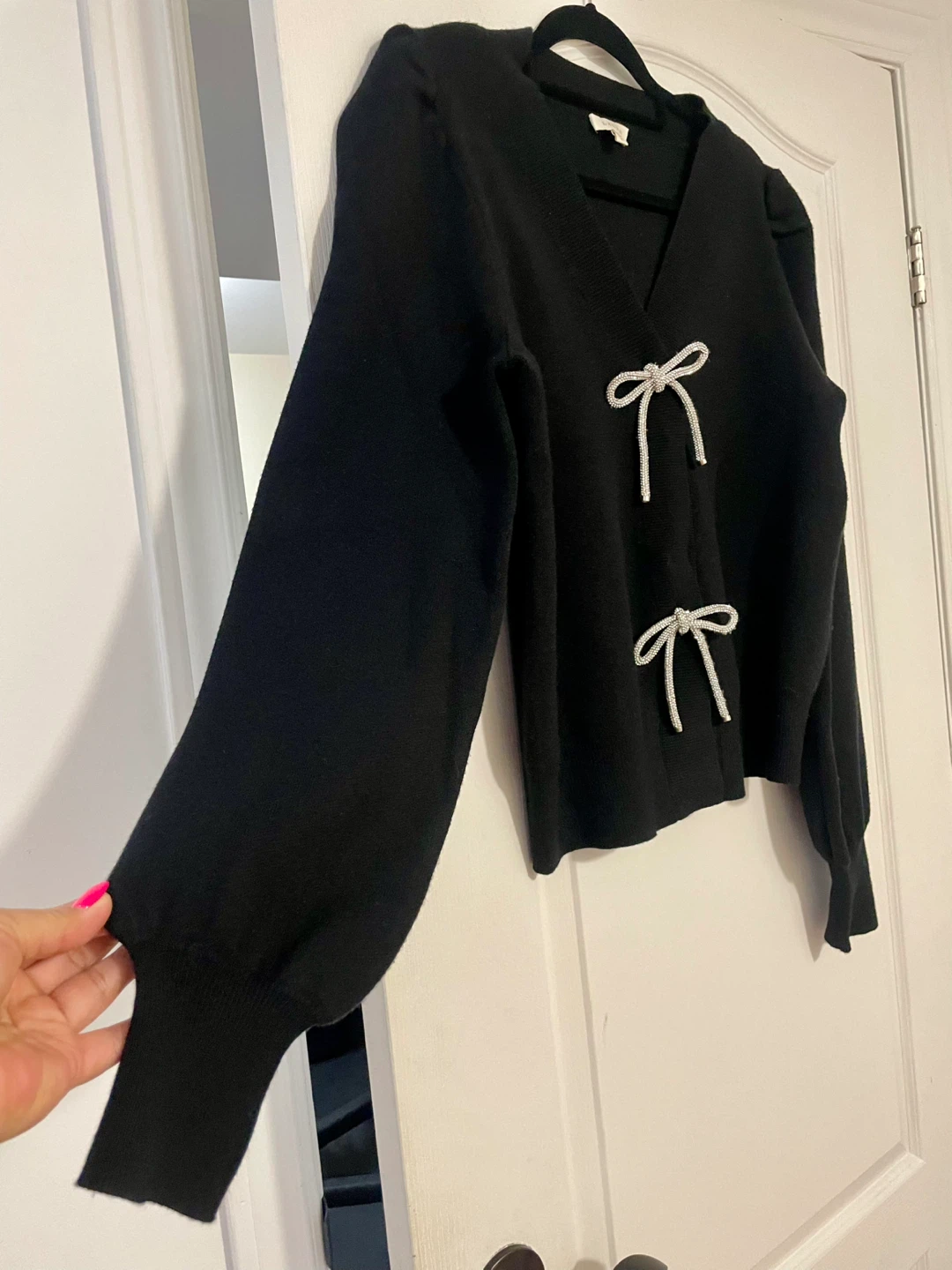 Laura Black V-Neck Bow-Tie Cardigan Sweater Size Medium - photo 3