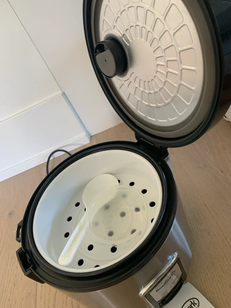 Beaumark 7 cup Deluxe Stainless Steel Rice Cooker - photo 2
