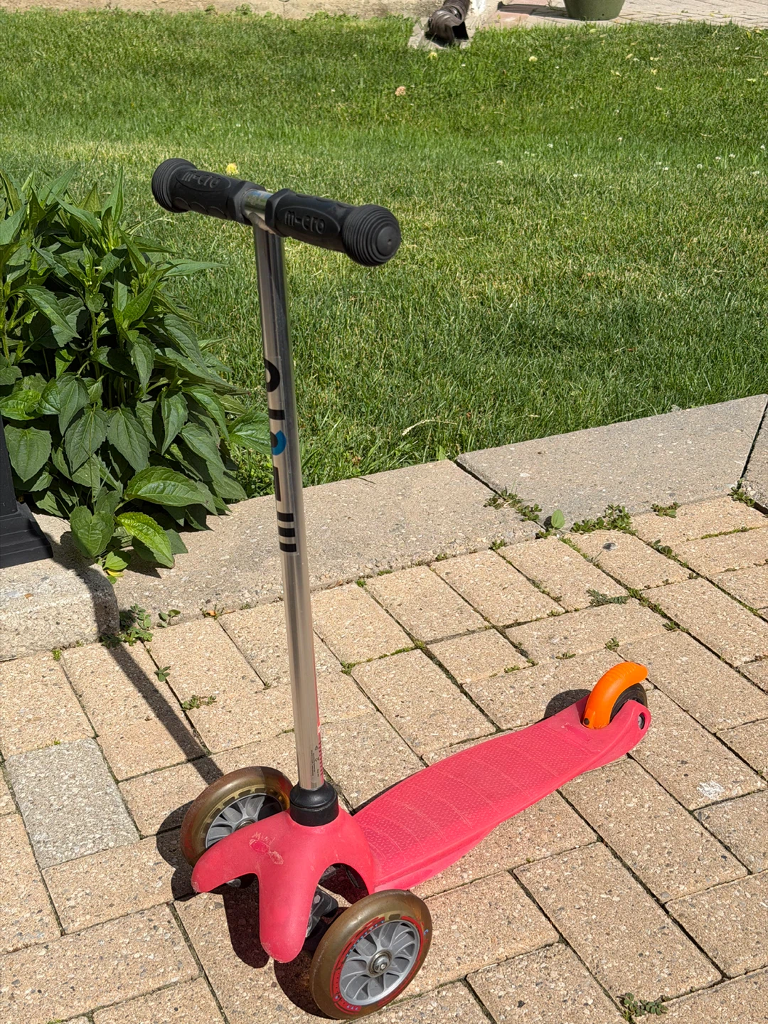 Micro kickboard kids 3 wheel scooter,  new condition