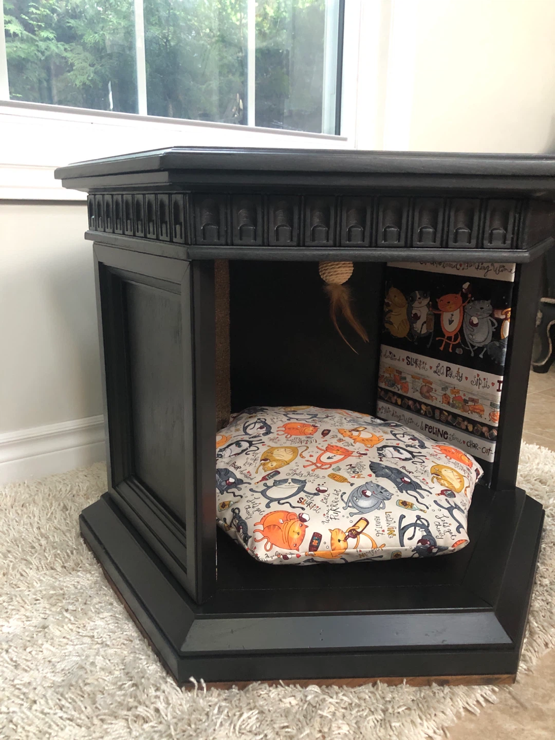 Cat bed/ end table - photo 2