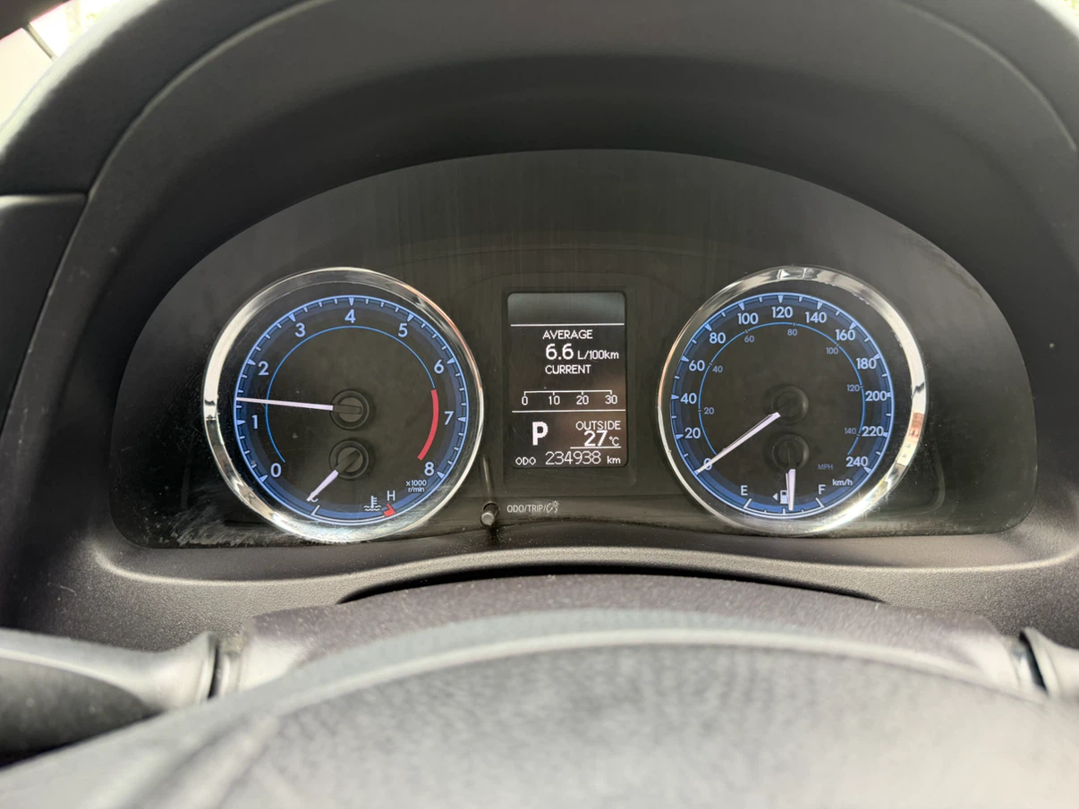 Used Toyota Corolla - photo 3