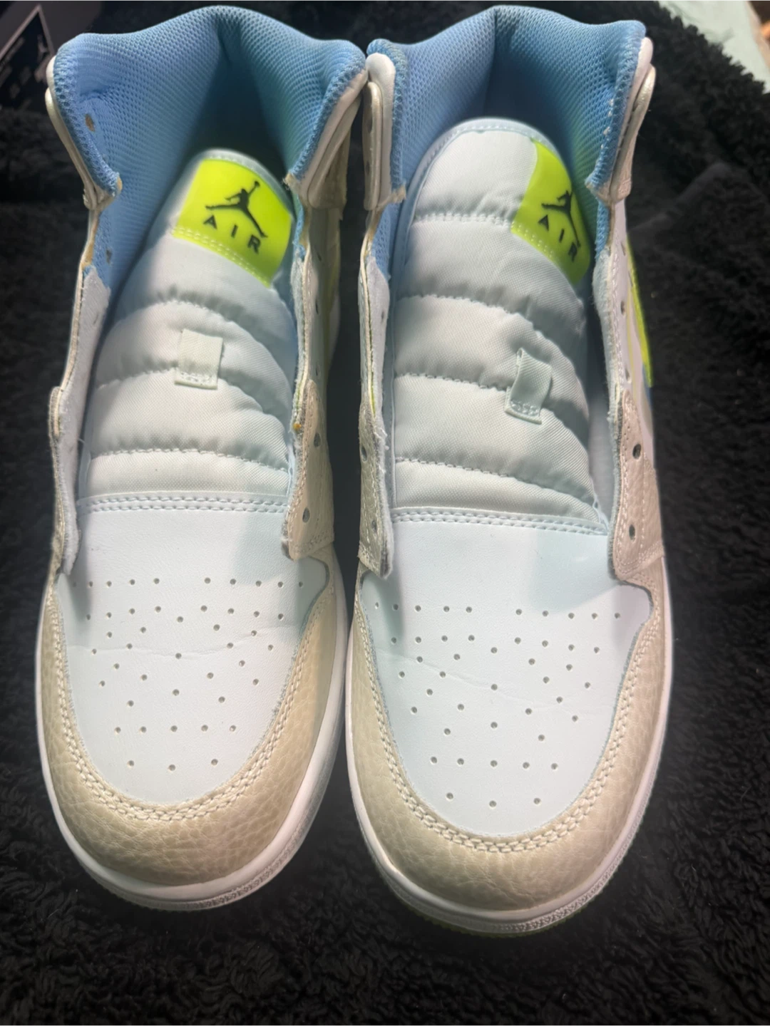Nike Air Jordan 1 Mid SE “Volt/Signal Blue”