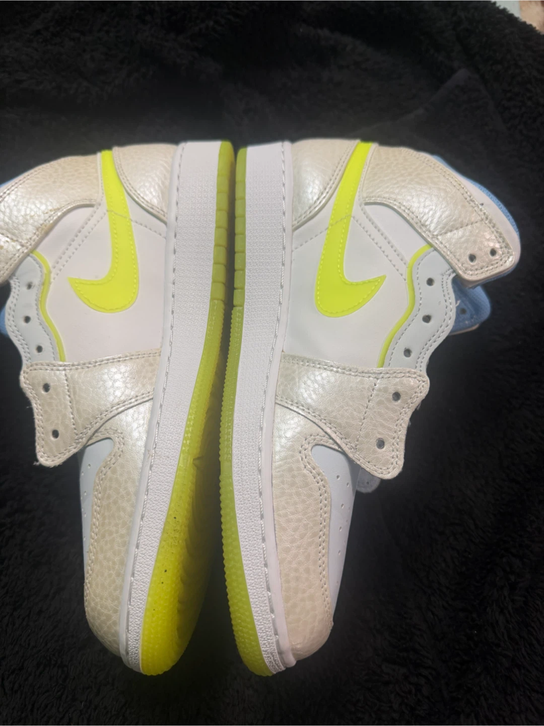 Nike Air Jordan 1 Mid SE “Volt/Signal Blue” - photo 2