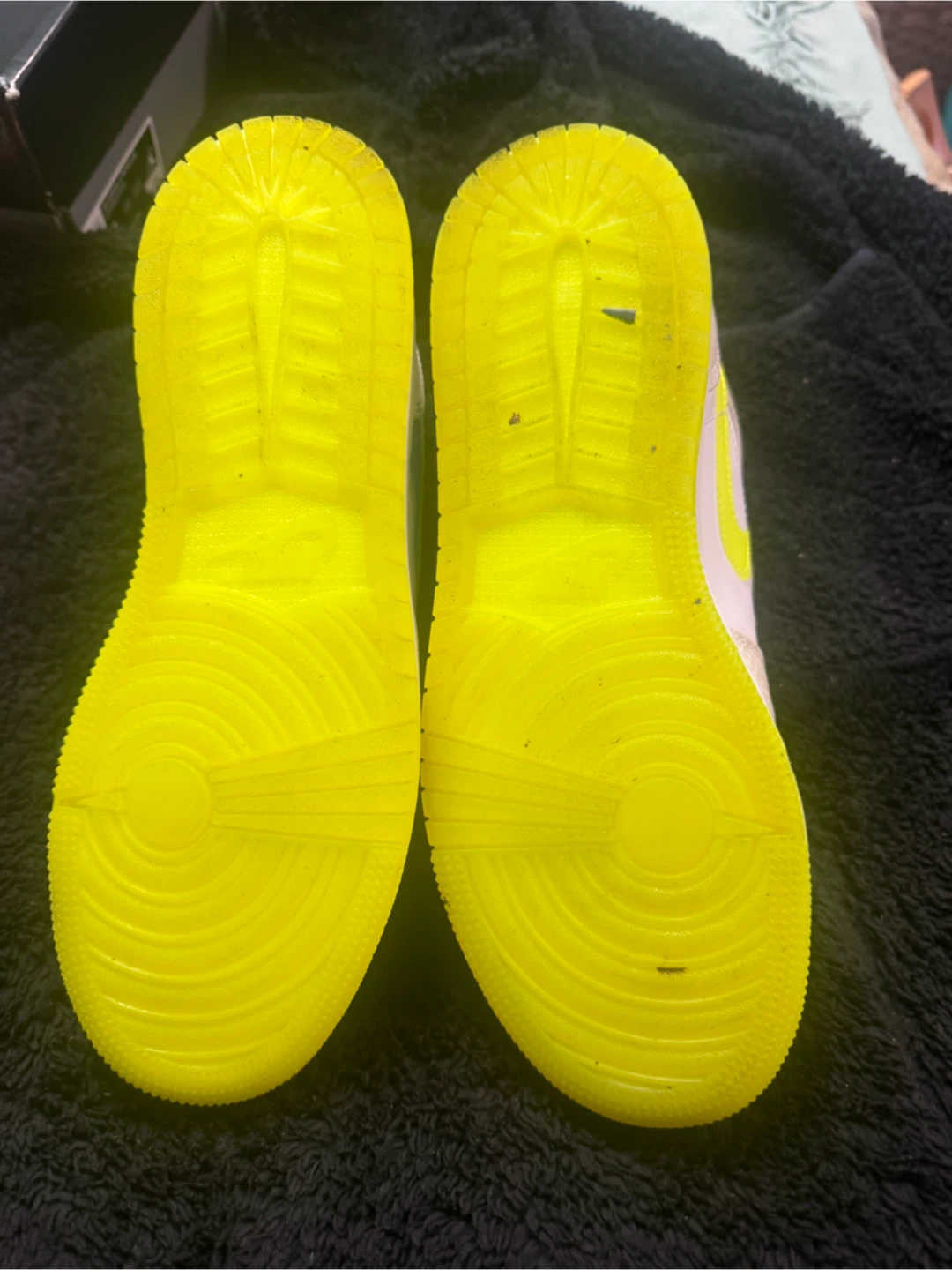 Nike Air Jordan 1 Mid SE “Volt/Signal Blue” - photo 4