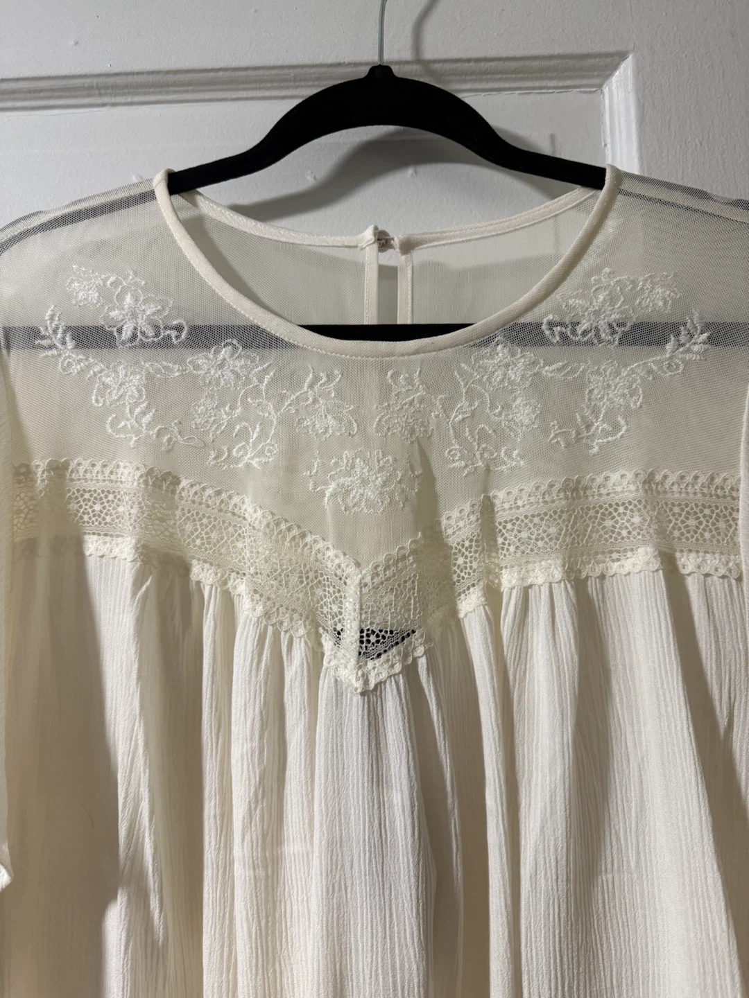 Torrid Crinkle Gauze Flutter Sleeve Lace Mix Top - photo 2
