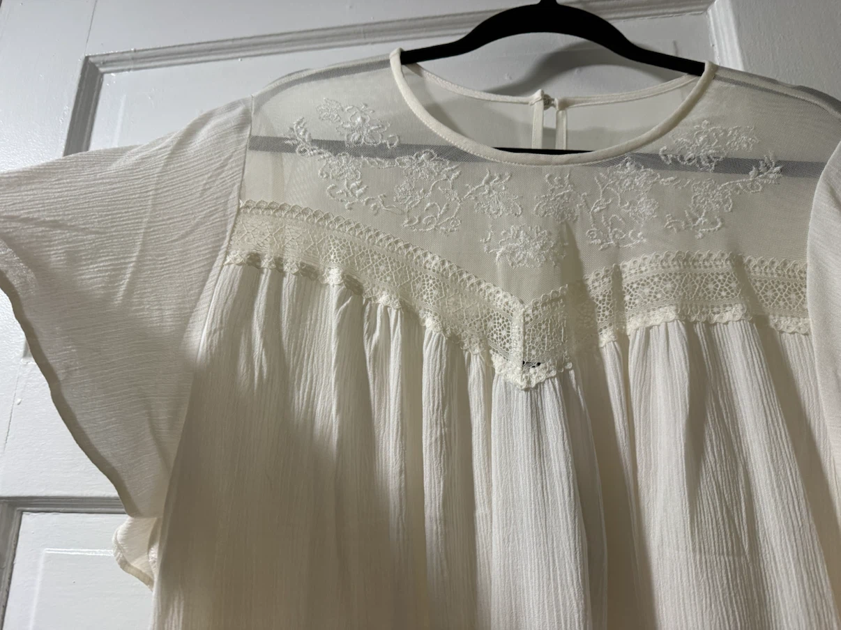 Torrid Crinkle Gauze Flutter Sleeve Lace Mix Top - photo 3