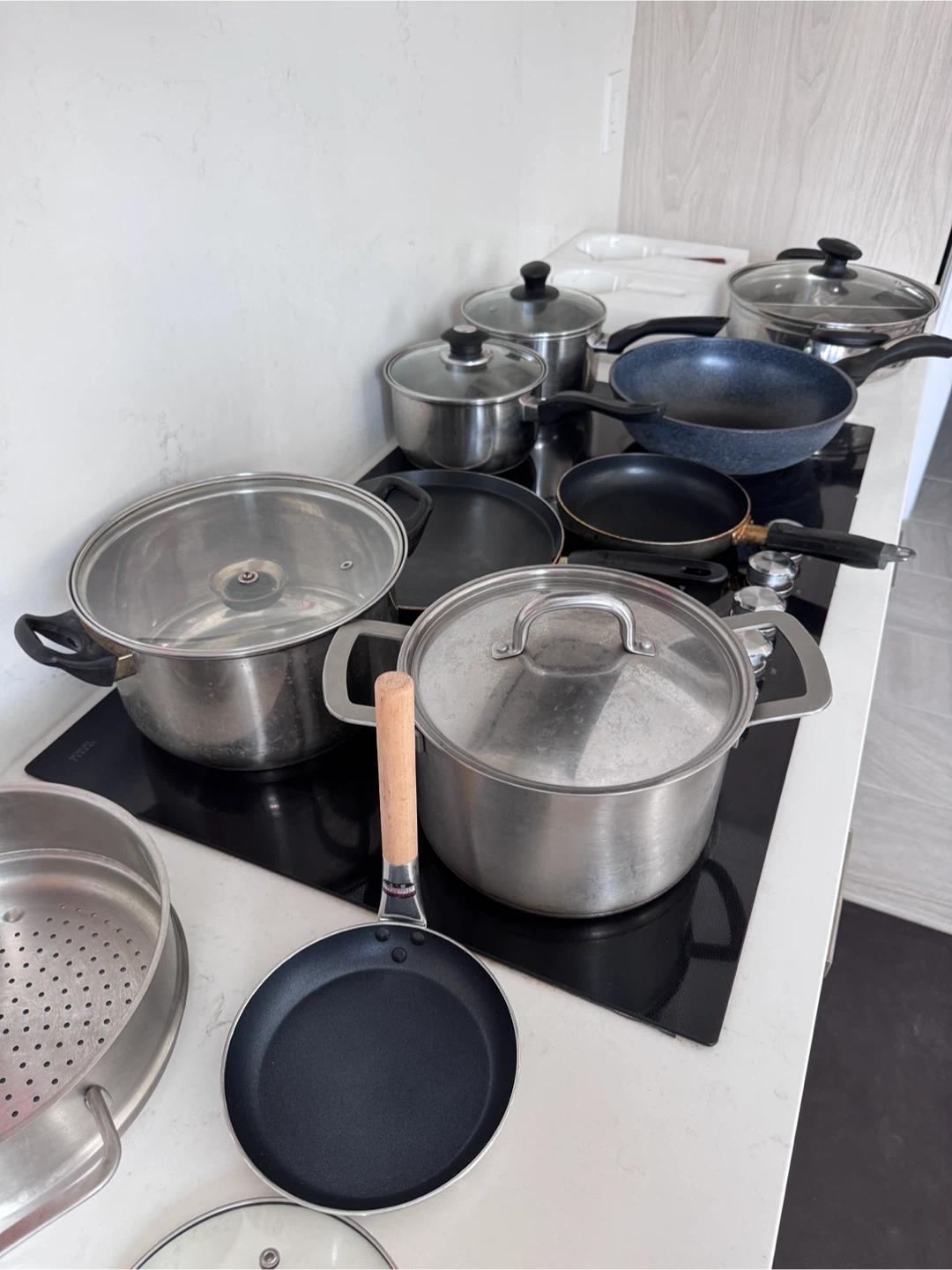 Moving sale! Assorted Pots and Pans Set