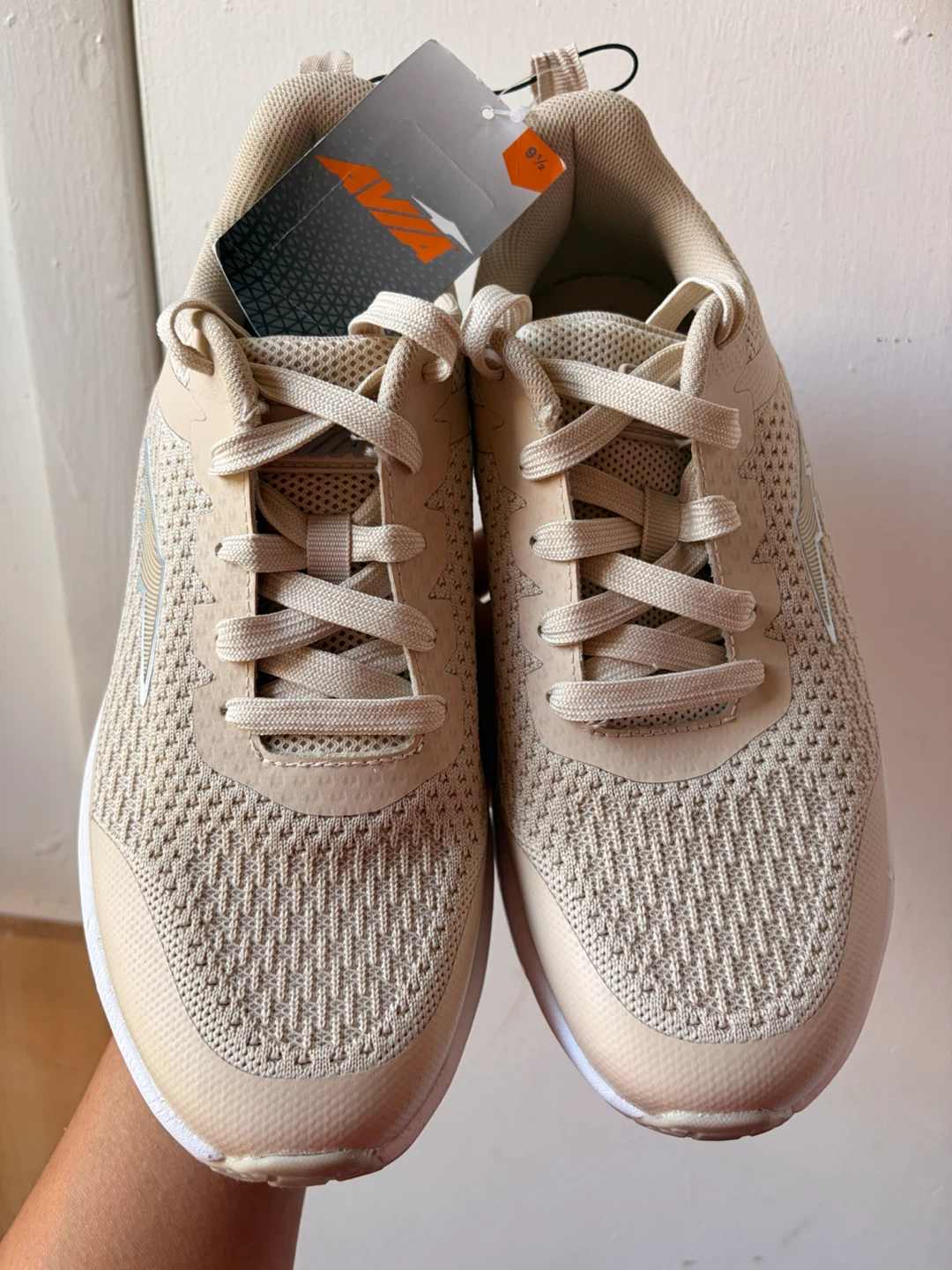 New women’s Avia sneakers size 9.5
