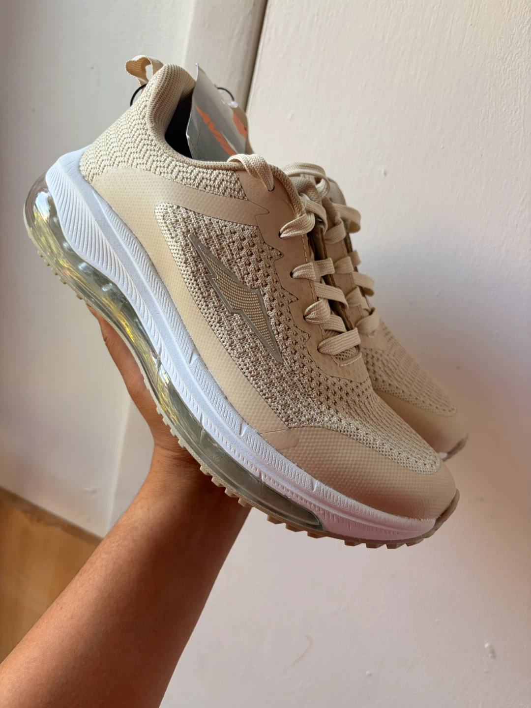 New women’s Avia sneakers size 9.5 - photo 2