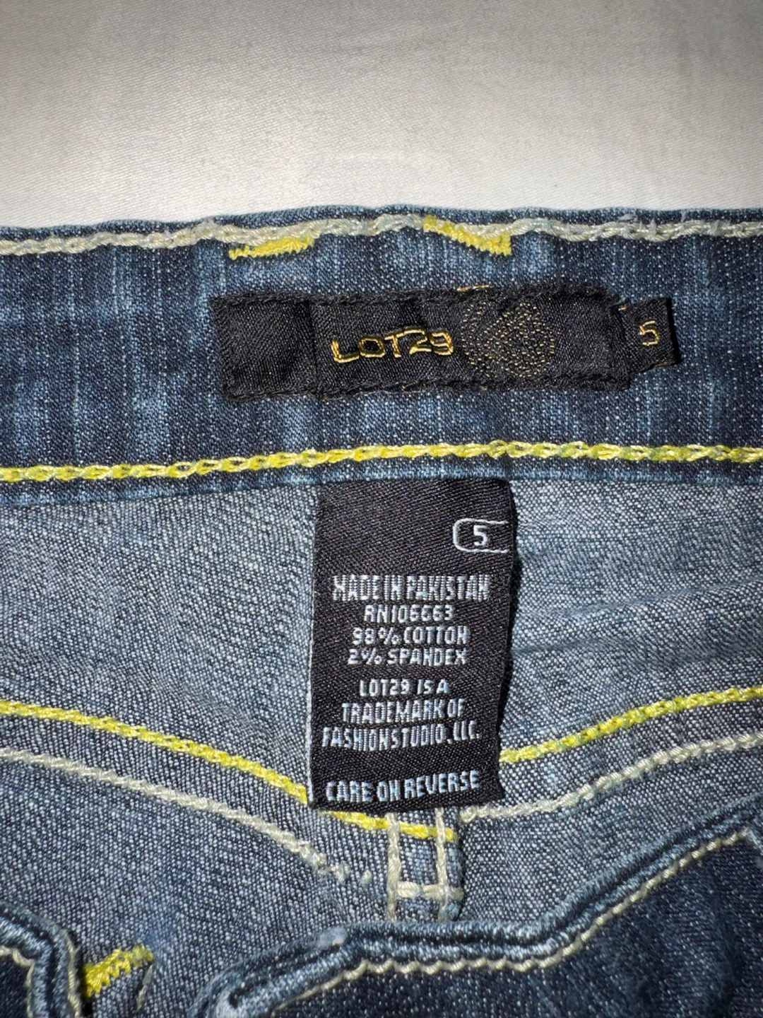 LOT29 Embroidered Capri Jeans Size 5 - photo 3