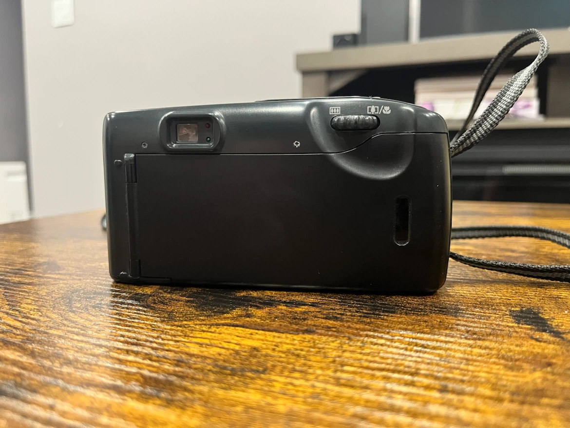 Yashica E-Zoom 90 Camera with Case - photo 3