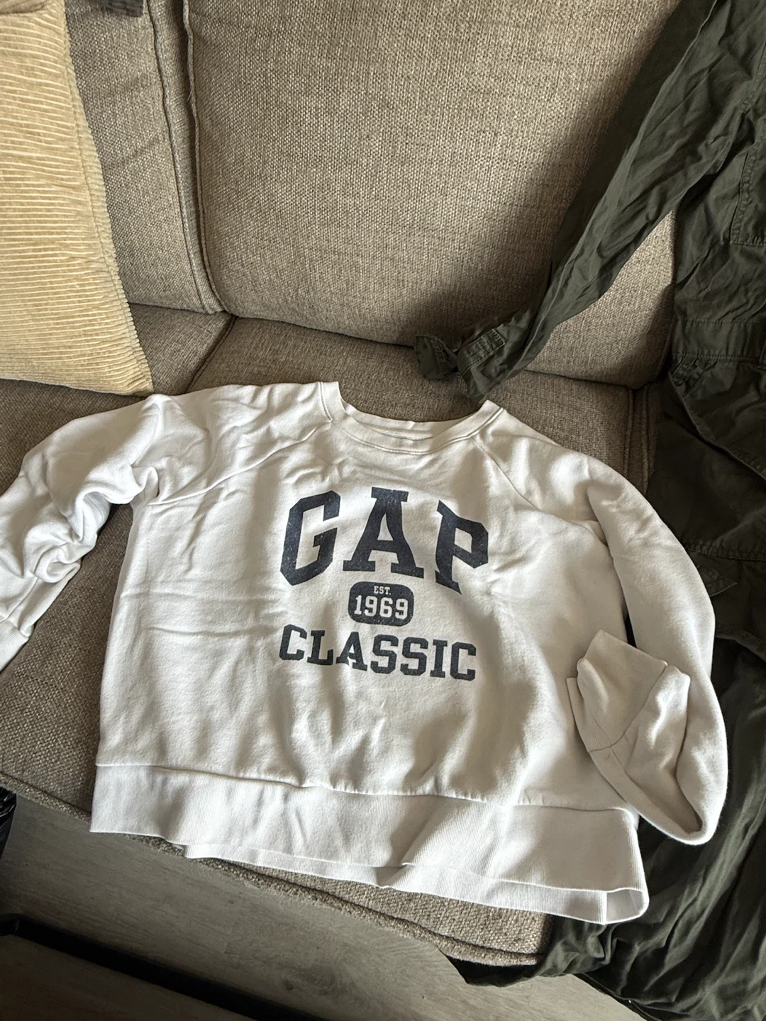 GAP Classic Crewneck Sweatshirt