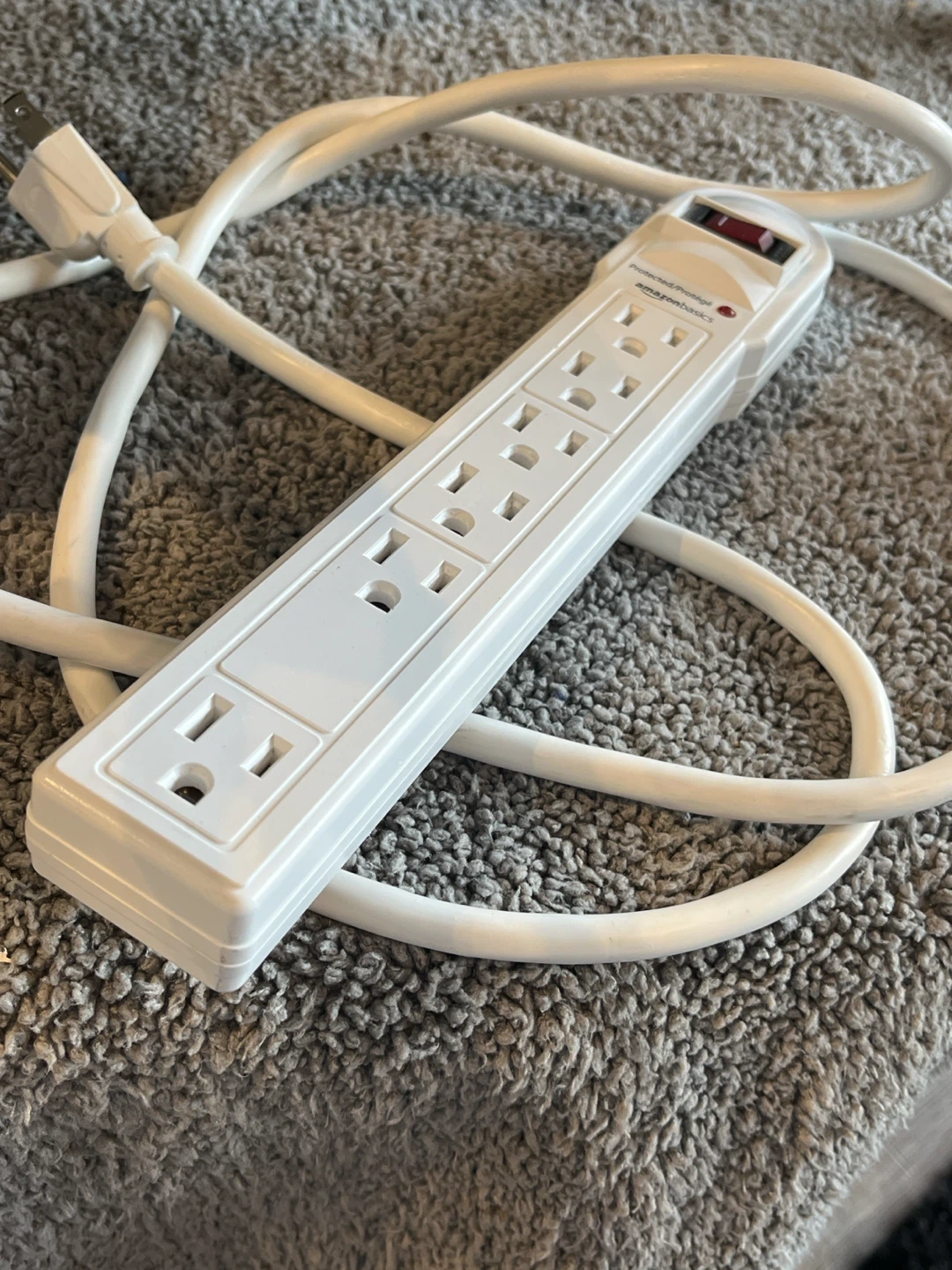 AmazonBasics Surge Protector Power Strip