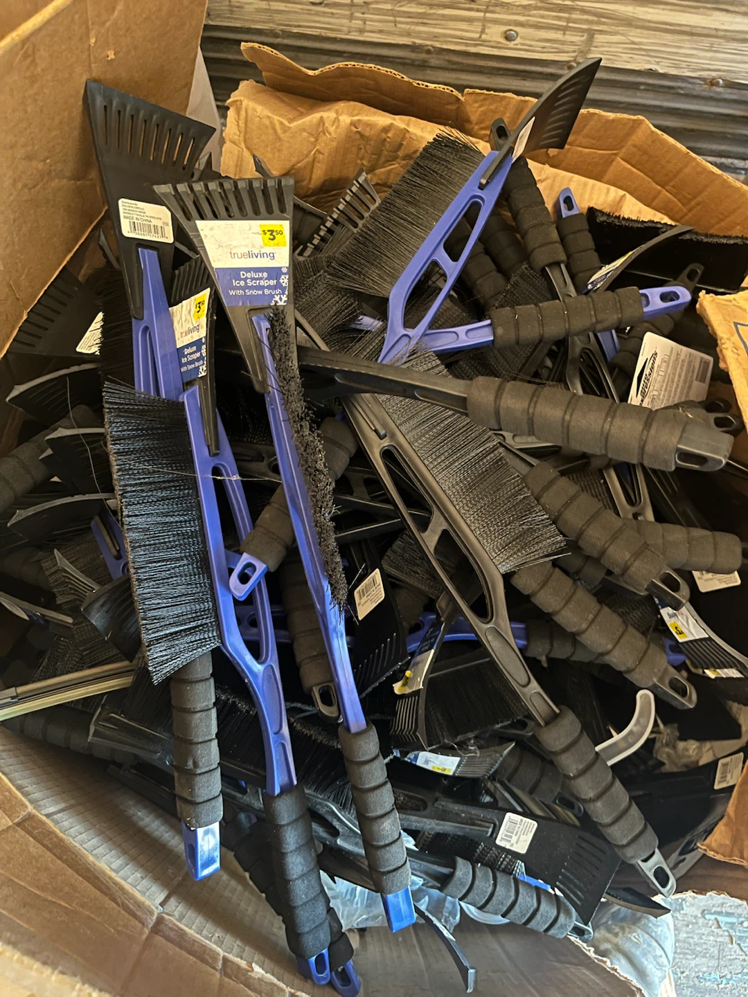 Lot of 5 Ice Scrapers and Snow Brushes - photo 2