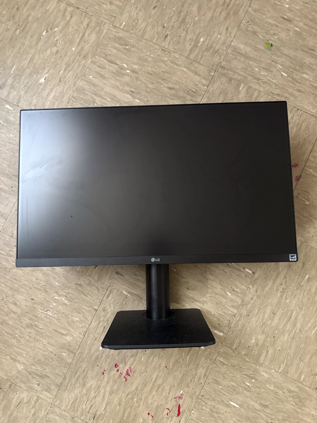 27” LG monitor