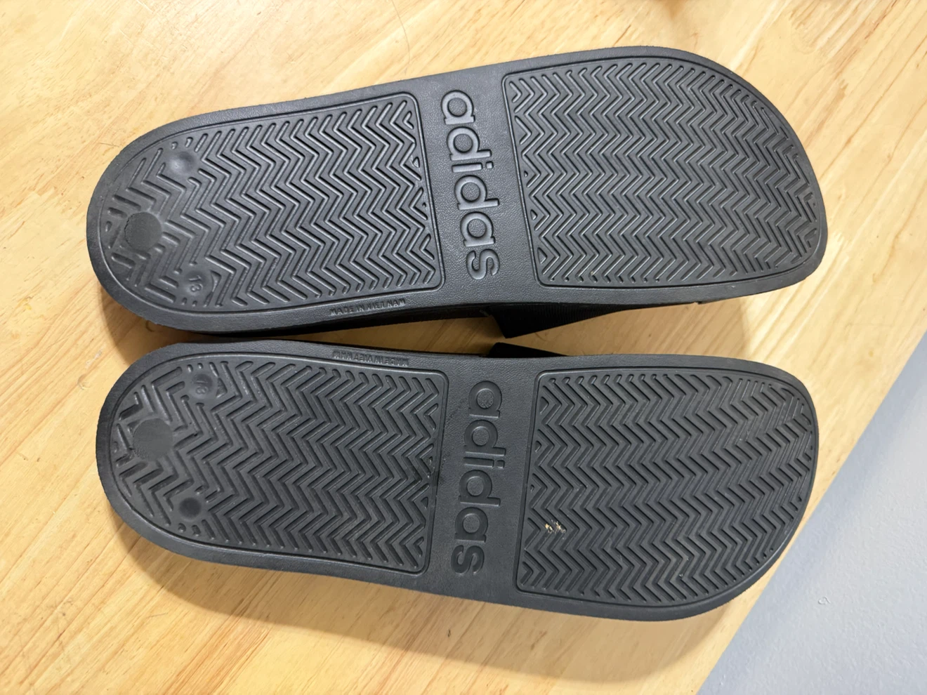 Adidas Men's Adilette Comfort Slides Size 13 - photo 2