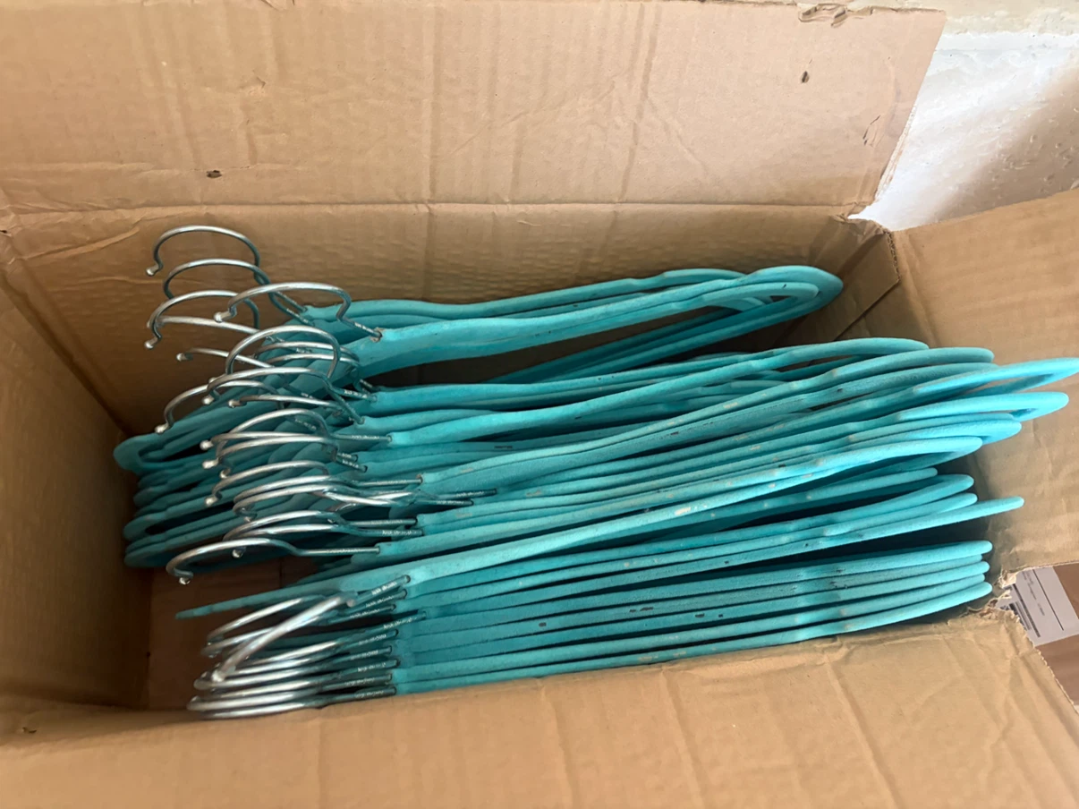 Velvet hangers 2 for $1 - photo 2