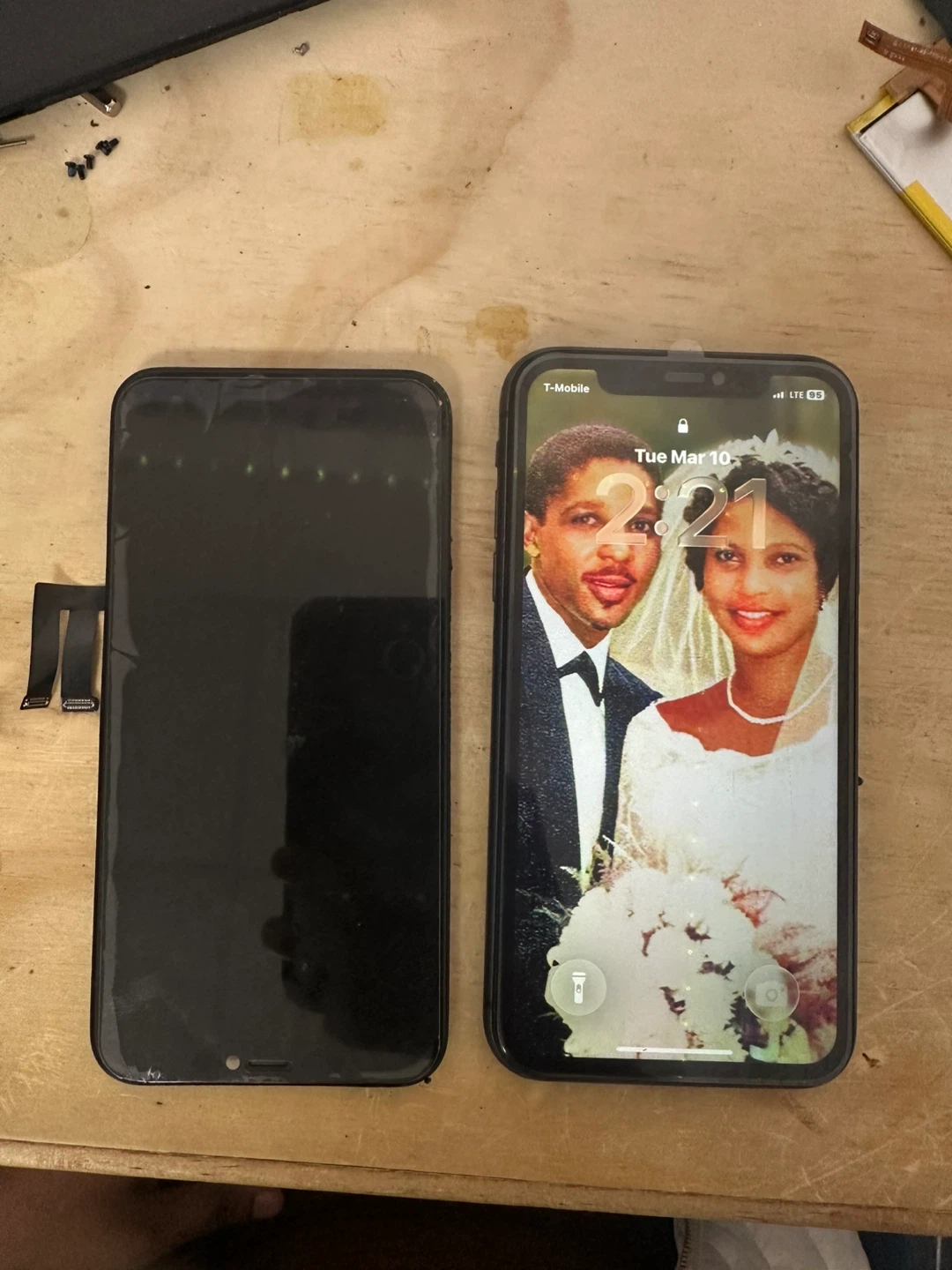 iPhone  Screen Repair - photo 5