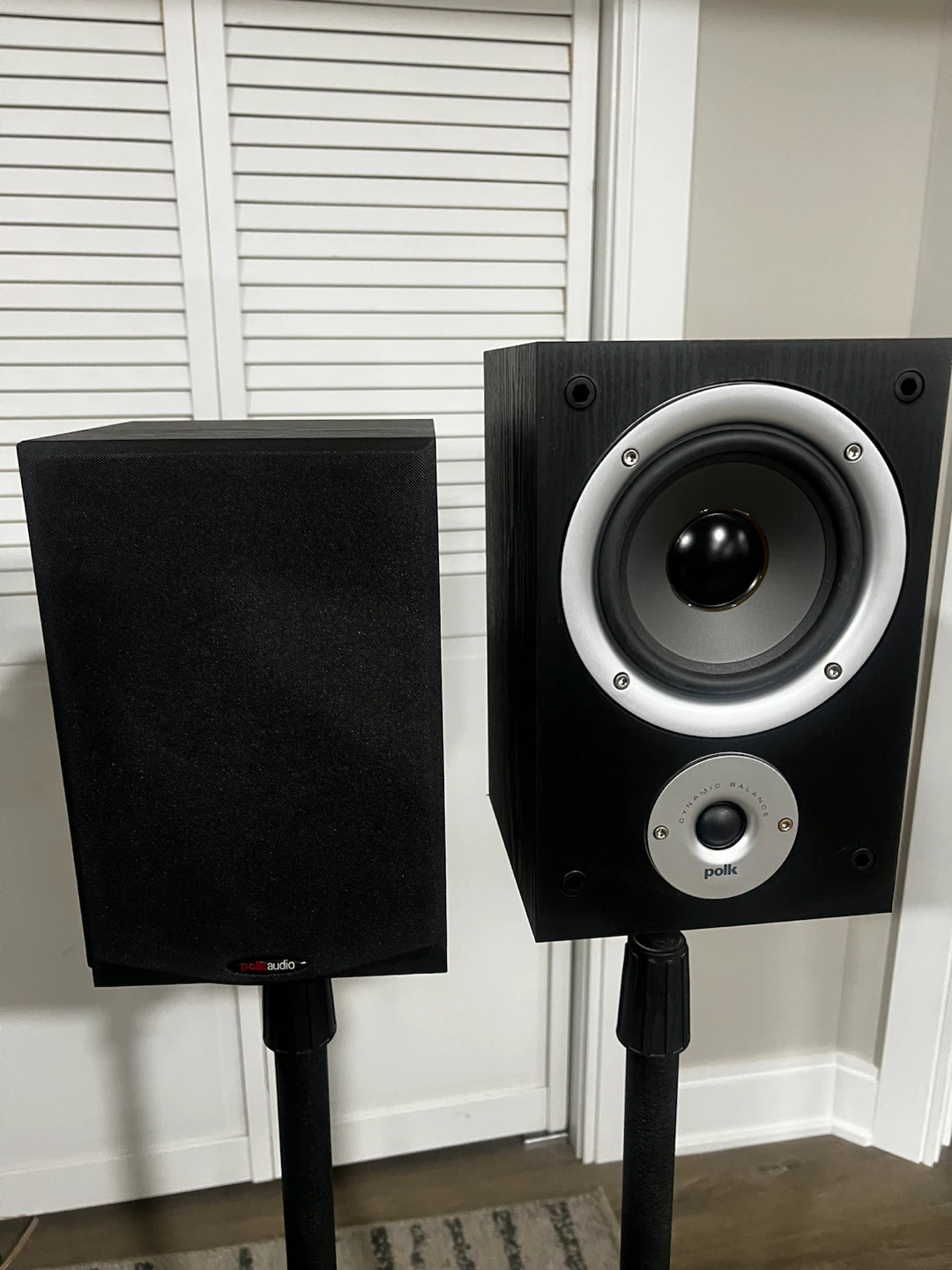 2 Polk Audio R150 Bookshelf Speakers with Stands - photo 3
