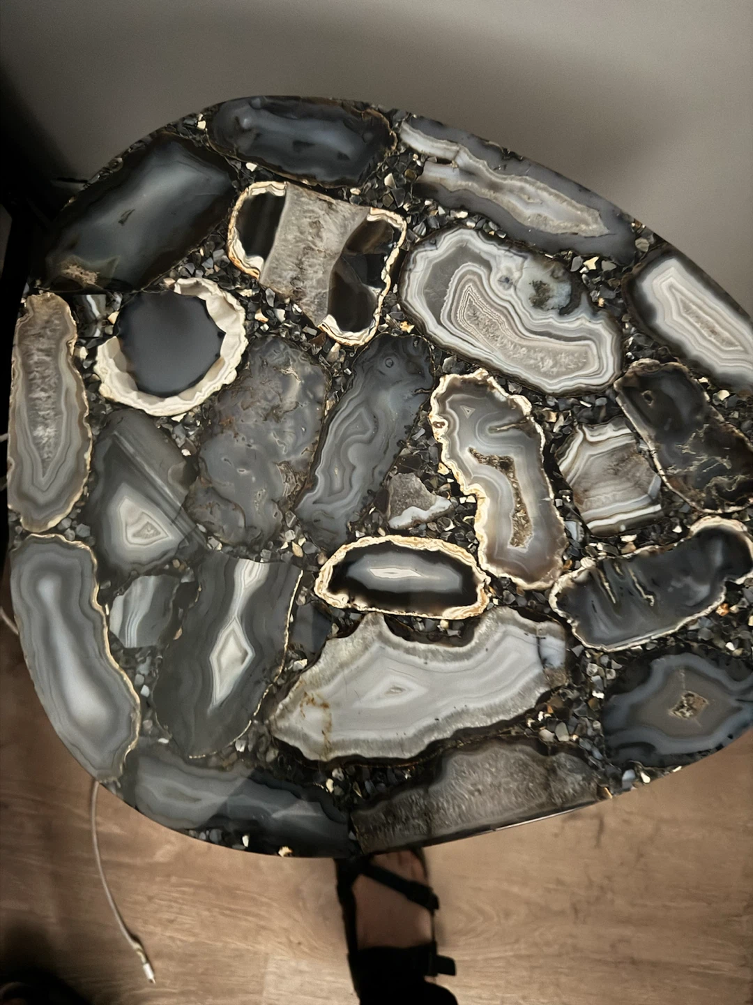 Moving Sale! Agate Slice Top Side Table - photo 2