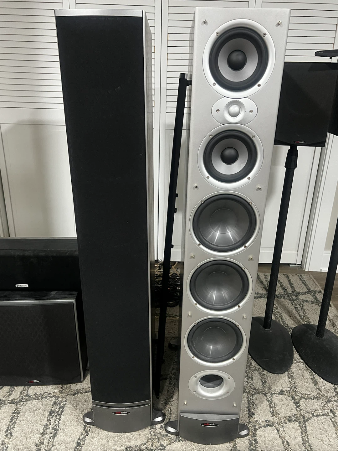 2 Polk Audio RTi12 Floor Standing Tower Speakers