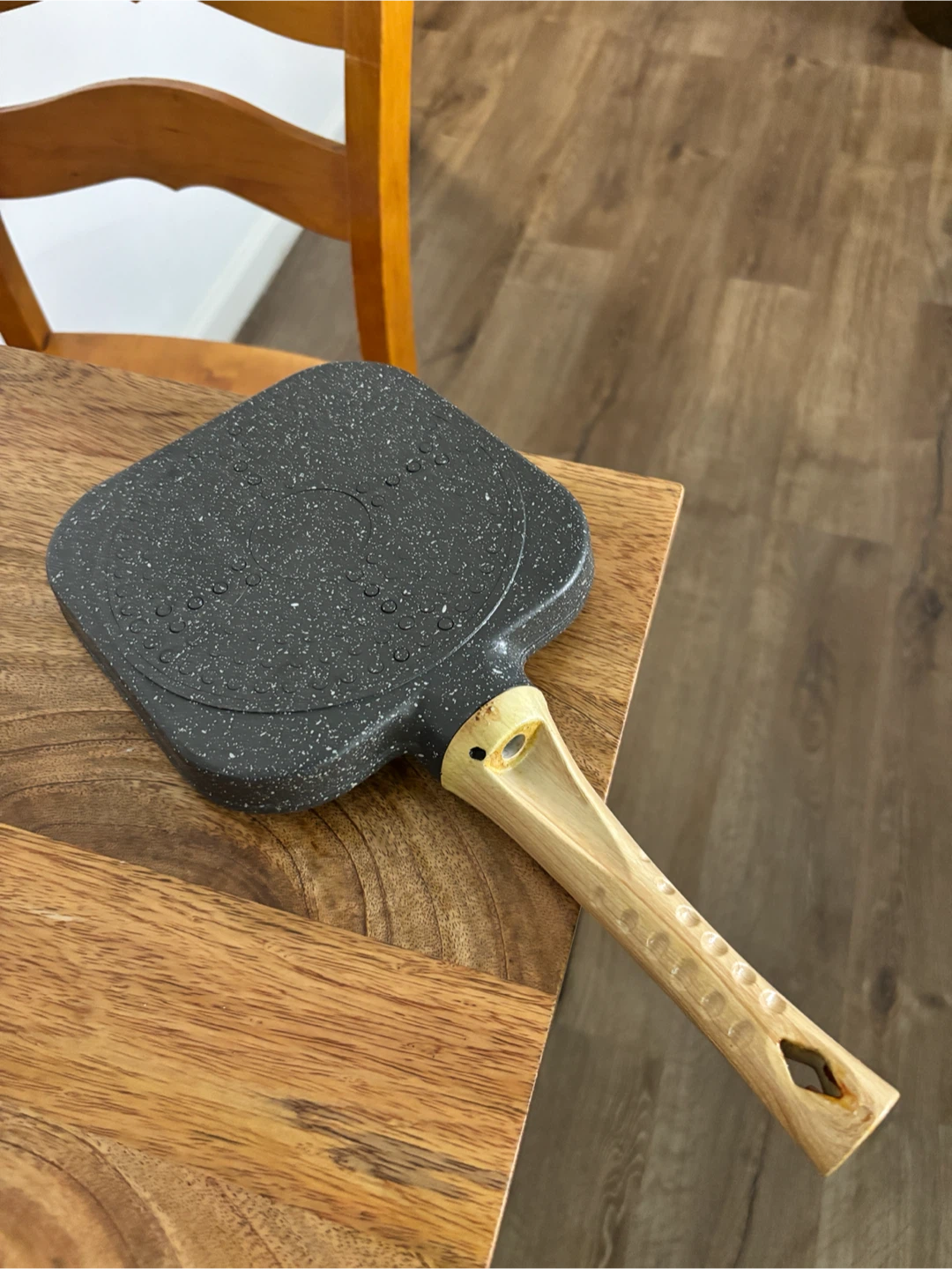 4-Cup Nonstick Egg & Pancake Pan with Lid – Like New 🍳 - photo 2