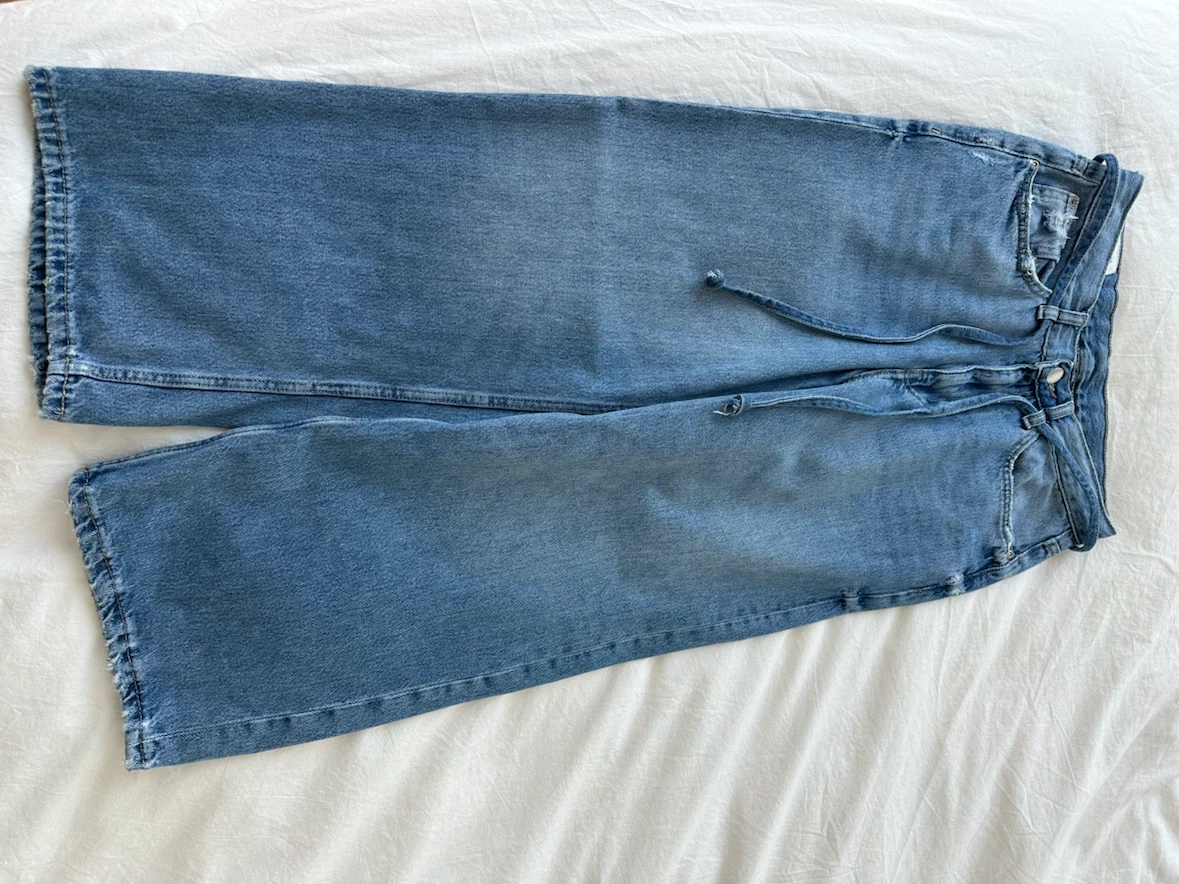 Pull & Bear Women's Light Wash Wide Leg Jeans